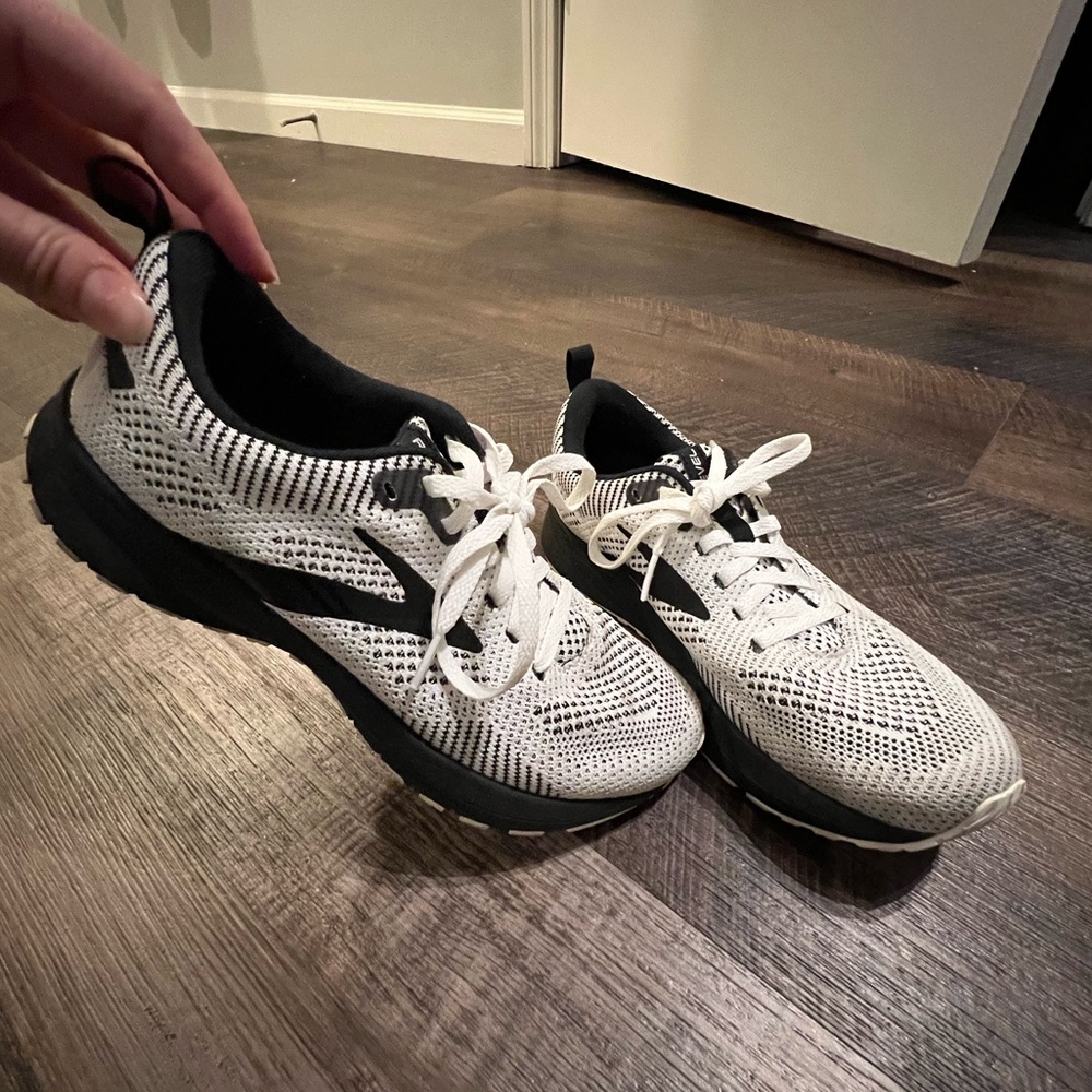 Brooks Revel 5 size 8